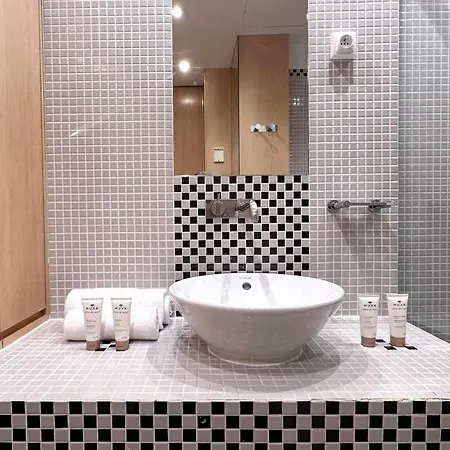 Champs - Elysees View Studio With Balcony - Ac For 3 Apartment *